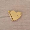 DIJE DE ACERO DORADO LIBRO CORAZÒN 22 X 28 MM CON 3 HOJAS CORAZÒN PARA GRABAR DE 20 MM.