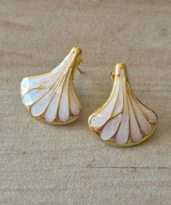 ARO DE ACERO DORADO HOJA ESMALTADA EN BLANCO. TAMAÑO 24 X 26 MM