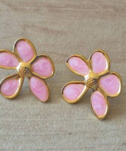 ARO DE ACERO DORADO FLOR ESMALTADA COLOR ROSA CON FRU FRU. TAMAÑO 25MM