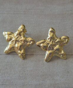 ARO DE ACERO DORADO ESTRELLA DE MAR CON CORAZONES EN RELIEVE. TAMAÑO 25 MM.