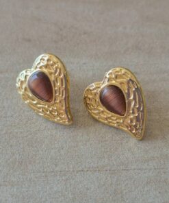 ARO DE ACERO DORADO CORAZON CON APLIQUE DE OJO DE GATO MARRON. TAMAÑO 15 X 19 MM