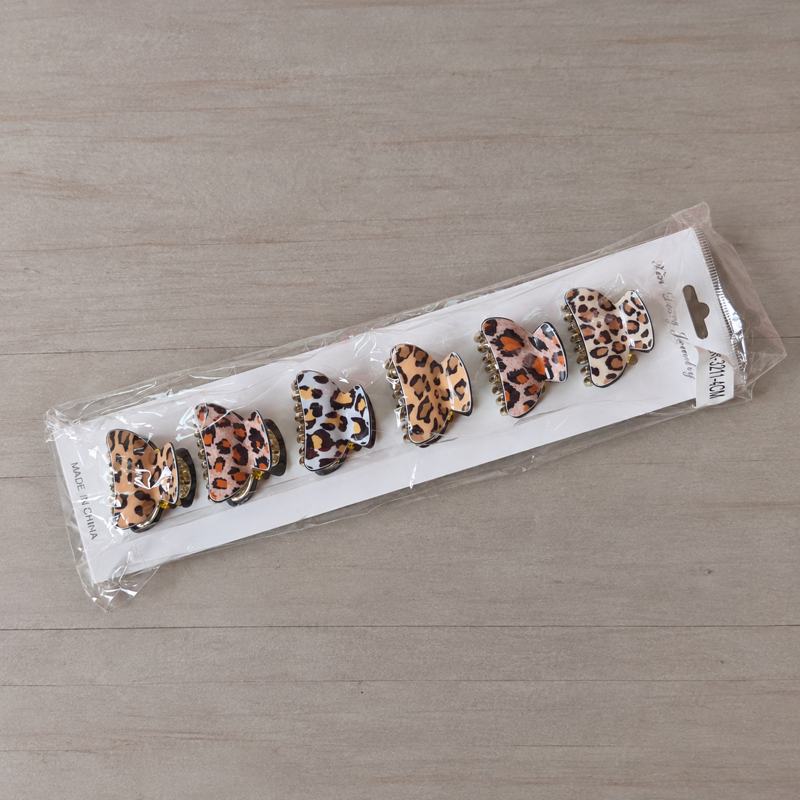 BROCHES DE PLÁSTICO DORADO MEDIANOS ESTAMPADOS ANIMAL PRINT X 6 UNIDADES. MEDIDA 40 MM.