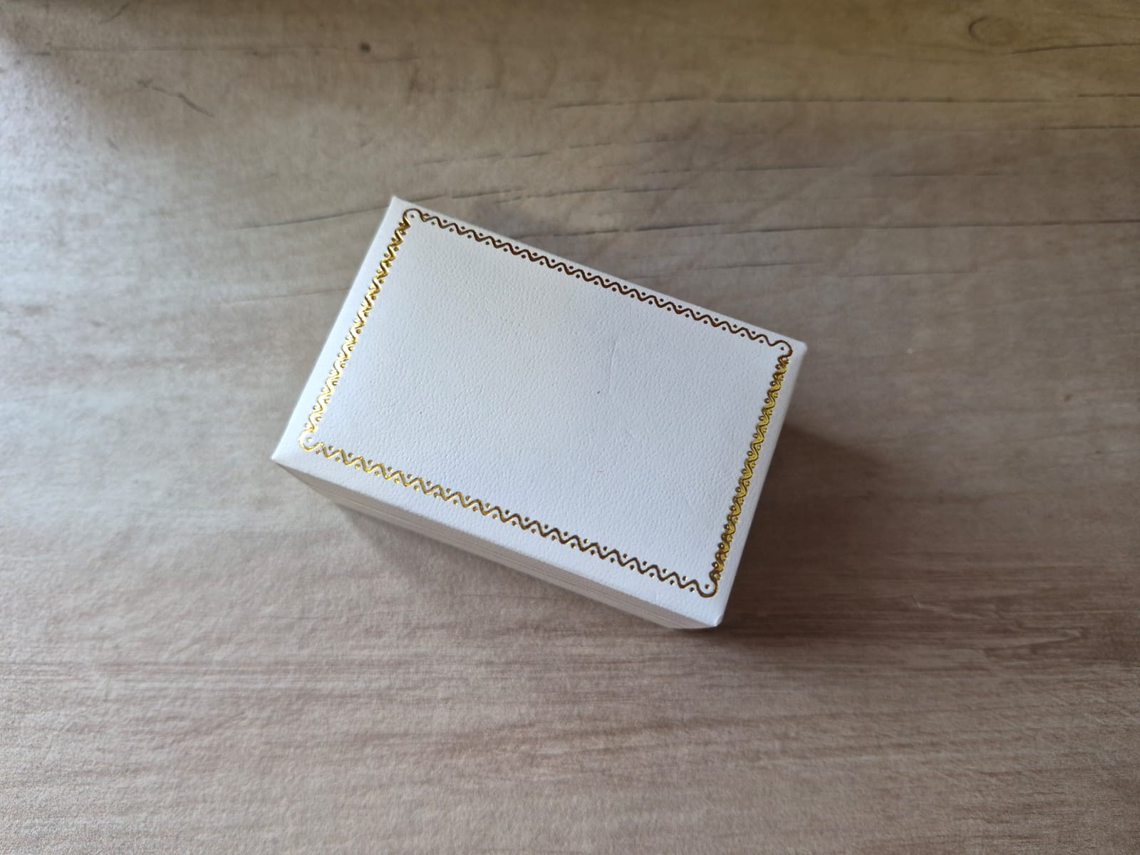 ESTUCHE CARTIER MARFIL RECTANGULAR PARA DOS ANILLOS X UNID. MEDIDAS 7.4 CM X 4.9 CM - Imagen 2
