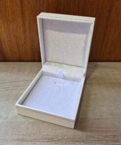 ESTUCHE CARTIER MARFIL PARA CONJUNTO X UNID. MEDIDAS 80 X 68 MM